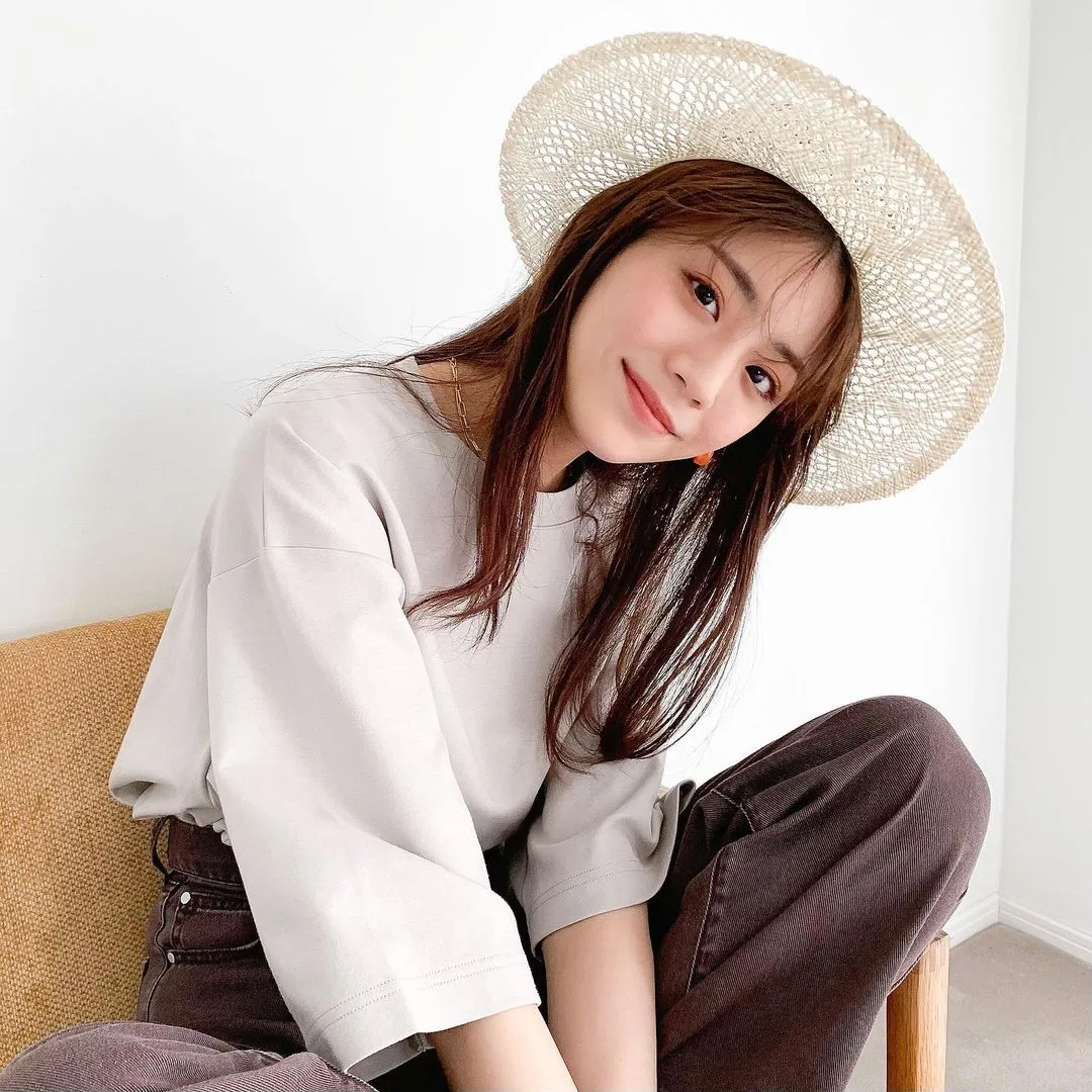 Top 10 Japanese Fashion Magazines for Women thumbnail